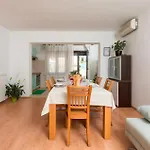 Amazing Apartment In Pula アパート *