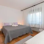 Amazing Apartment In Pula アパート プーラ