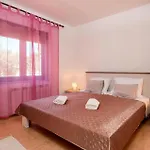 Amazing Apartment In Pula アパート *