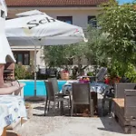 Amazing Apartment In Pula * プーラ