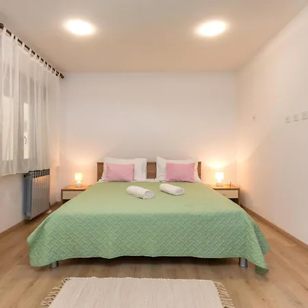 Lovely In With Wifi * Pula