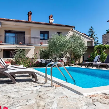 Lovely In With Wifi Apartman Pula