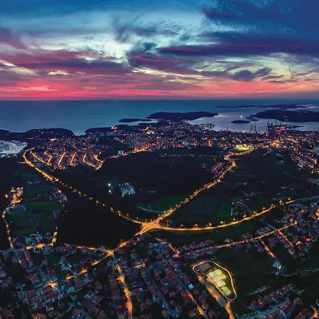 Lägenhet Lovely In With Wifi Pula