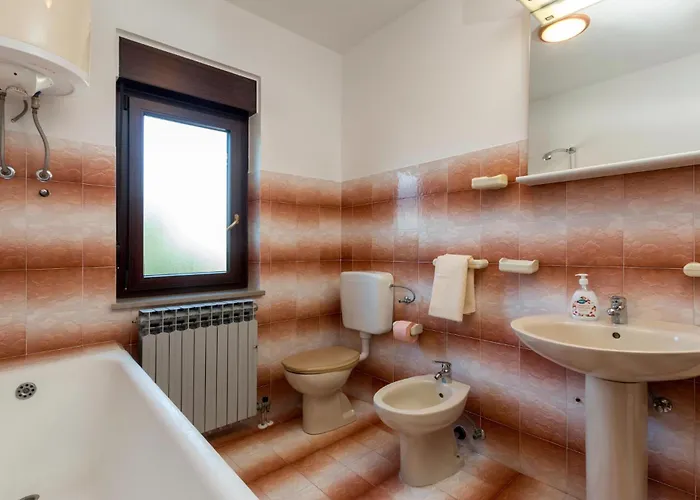 Apartment Lovely In With Wifi Pula