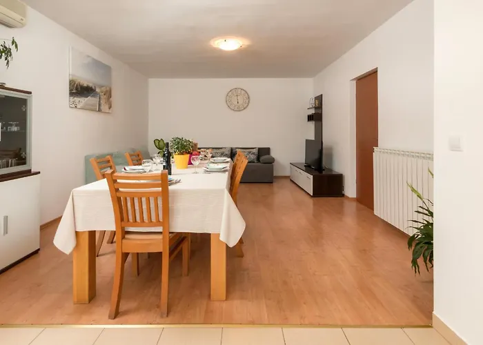 Daire Lovely In With Wifi Pula