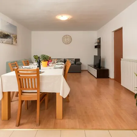 Apartamento Lovely In With Wifi Pula